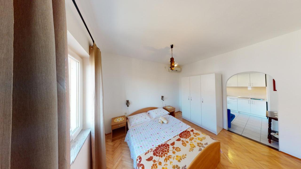 Apartments Riva Metajna Luaran gambar