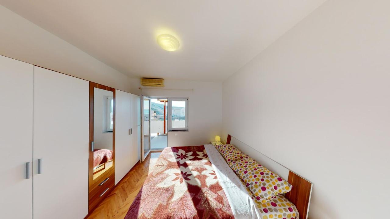 Apartments Riva Metajna Luaran gambar