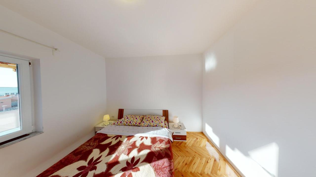 Apartments Riva Metajna Luaran gambar