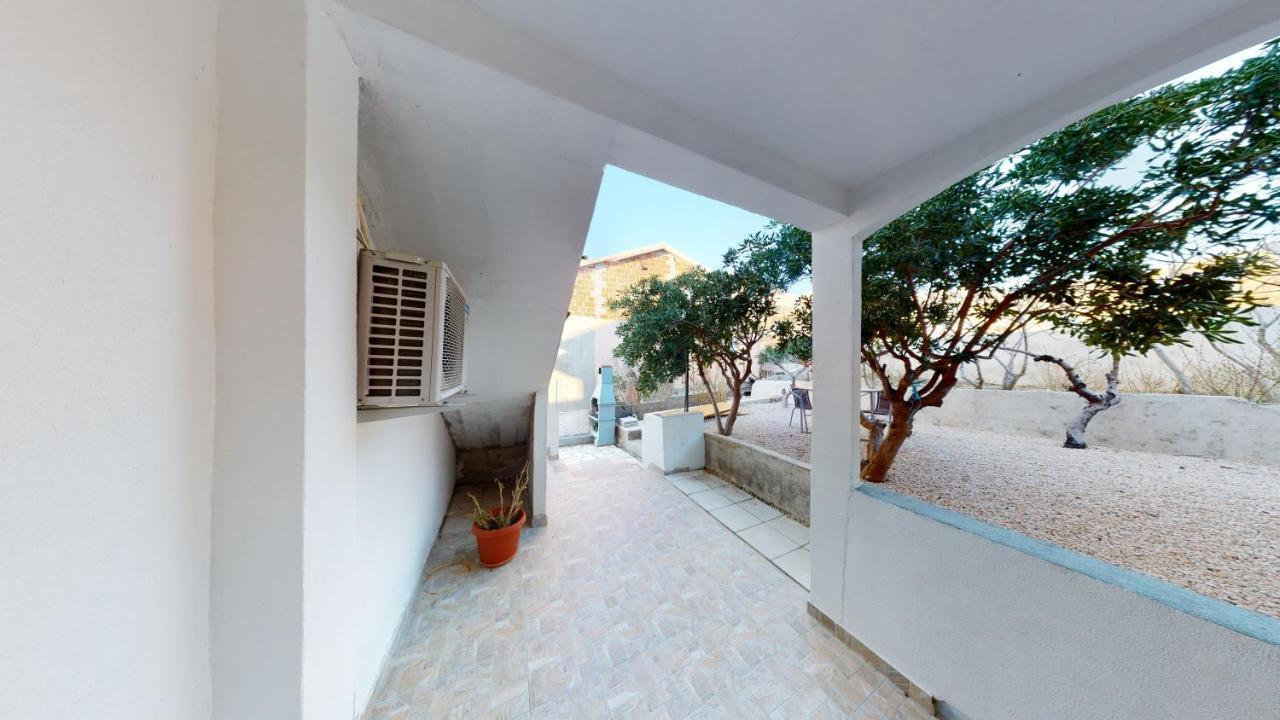 Apartments Riva Metajna Luaran gambar