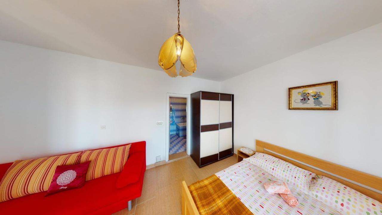 Apartments Riva Metajna Luaran gambar