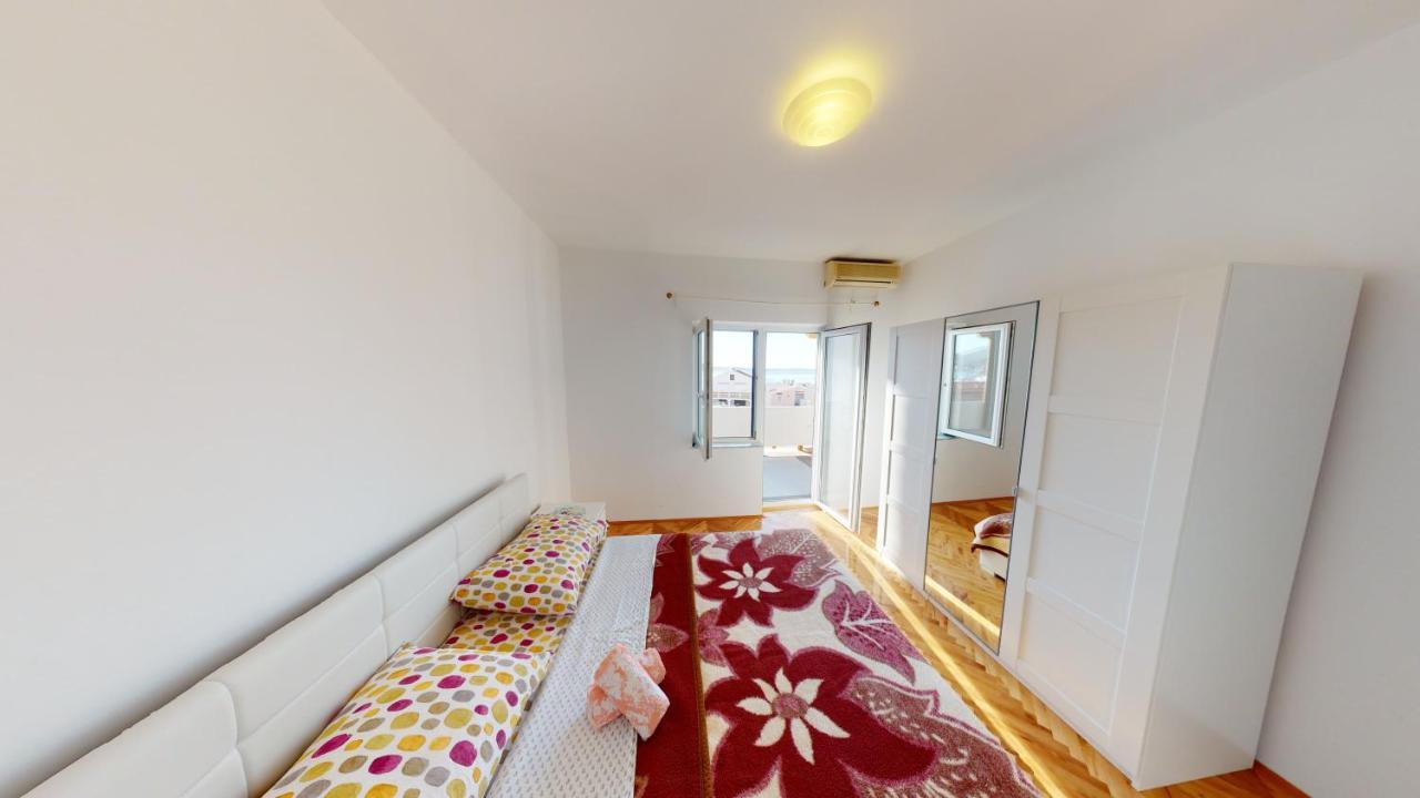 Apartments Riva Metajna Luaran gambar