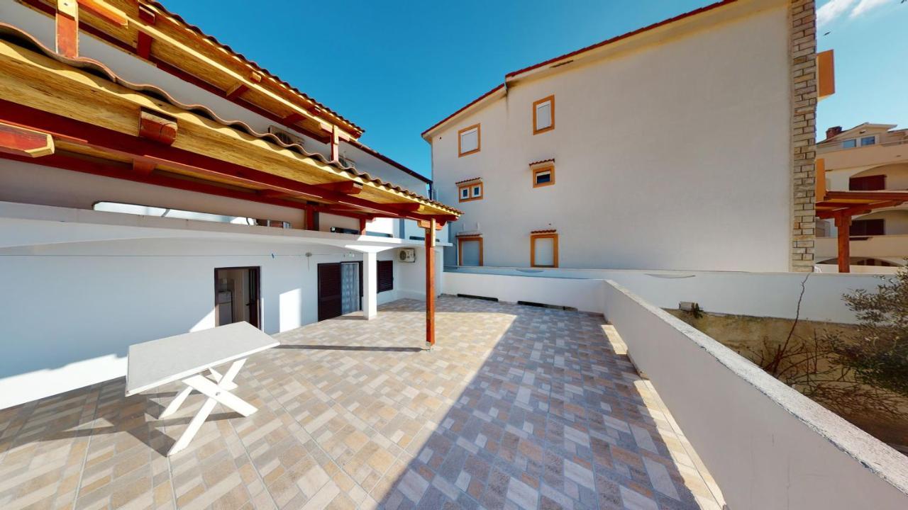 Apartments Riva Metajna Luaran gambar