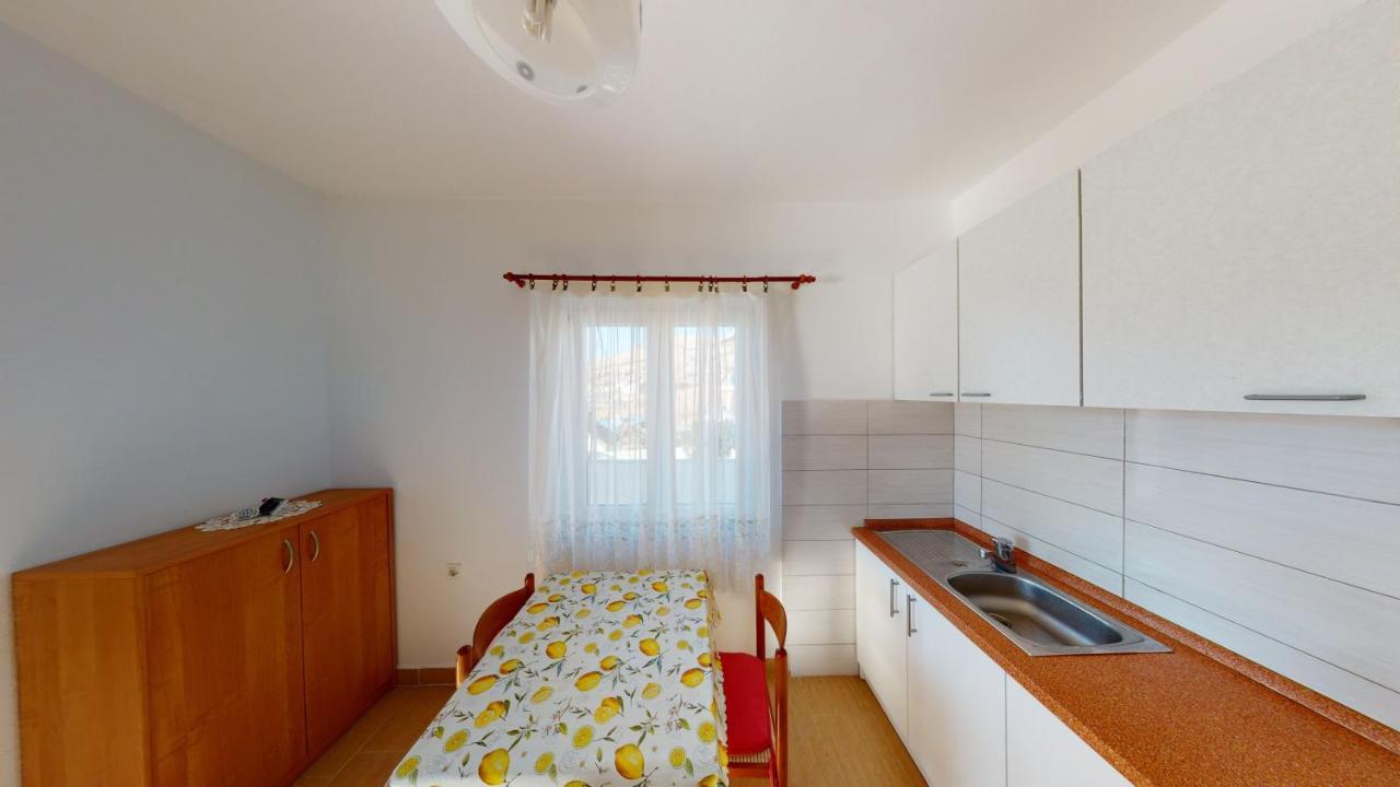 Apartments Riva Metajna Luaran gambar