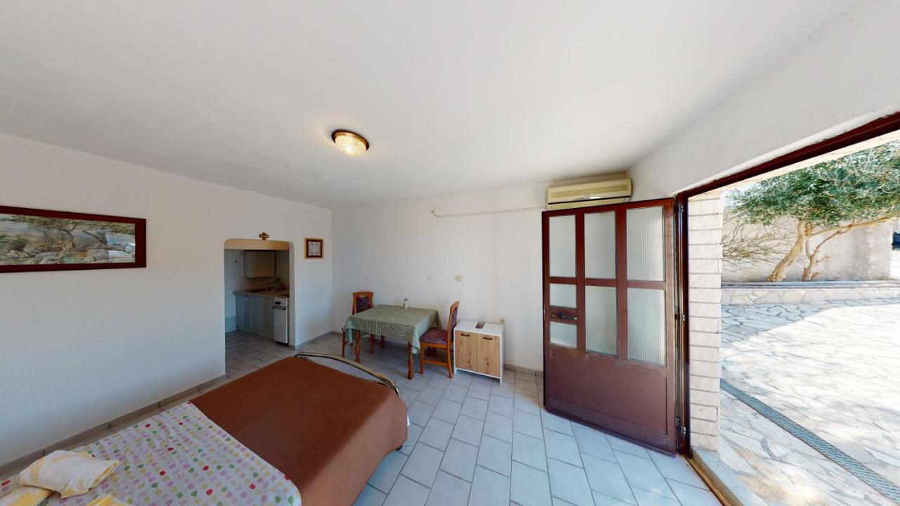 Apartments Riva Metajna Luaran gambar