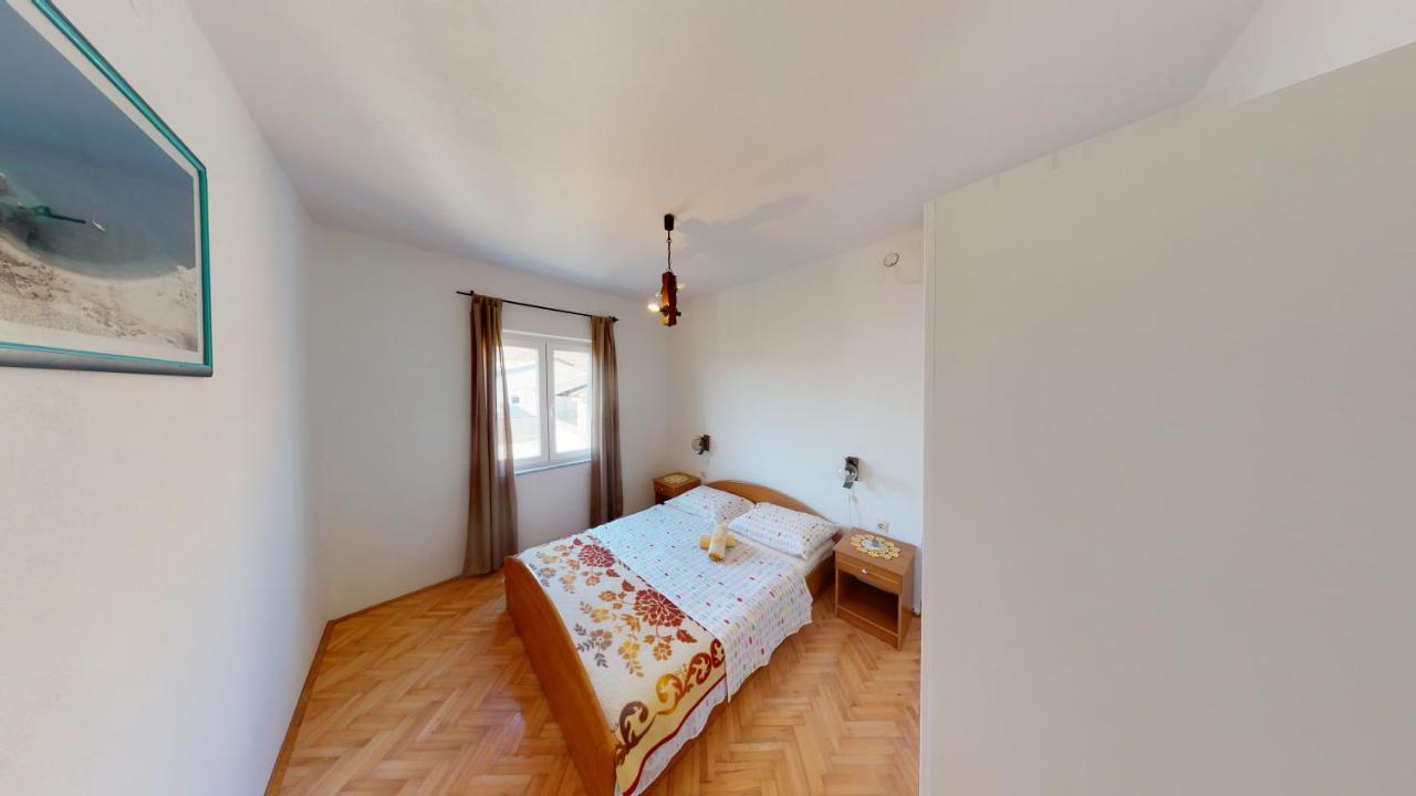 Apartments Riva Metajna Luaran gambar